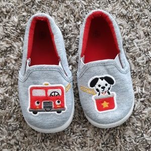 #552Toddler shoes Size:5. Great condition. "Dog & Fire Truck"